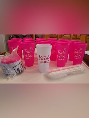 Bride Party 16 cups  - White and Hot Pink Bachelorette Cups with lids and straws